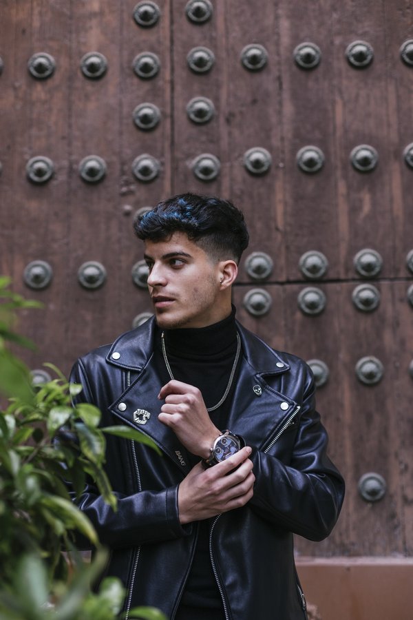 Bijoux pour hommes : l'élégance robuste à portée de main